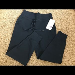 NWT Lululemon Press Pause Jogger! Sz. 6.